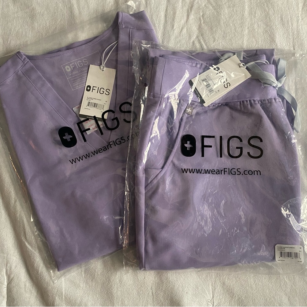 Figs scrub set, pants are high waisted zamora, top is Casma three pocket